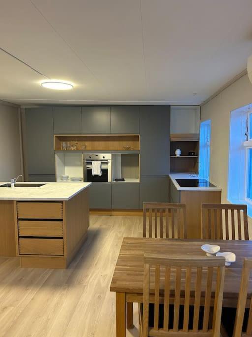 Sentralt Hus Med Egen Parkering * Egersund