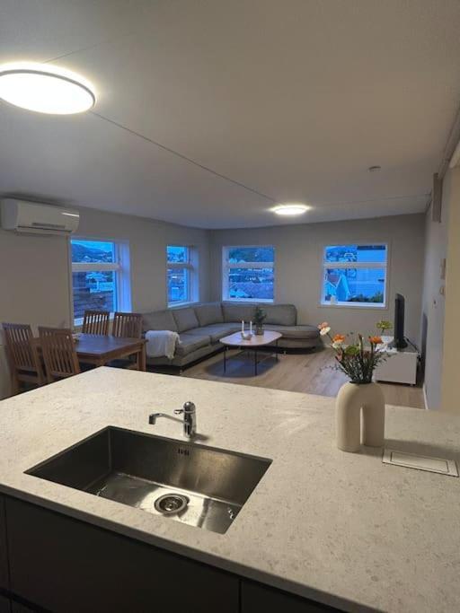 Sentralt Hus Med Egen Parkering * Egersund