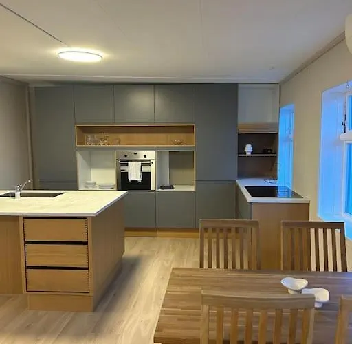 Sentralt Hus Med Egen Parkering